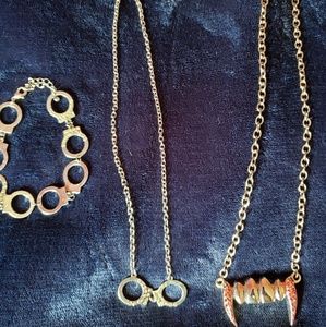 Torrid vampire teeth necklace. Bundle and save